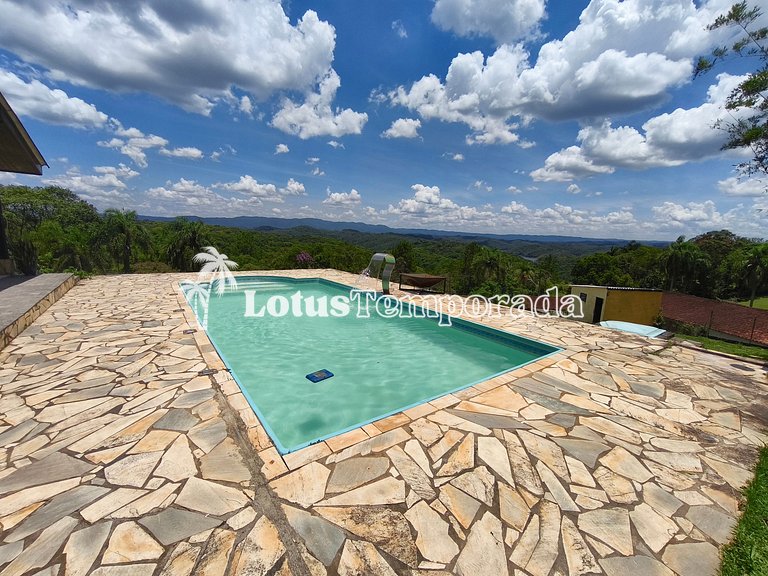 Chácara com 4 dormitórios e lazer completo LT0081