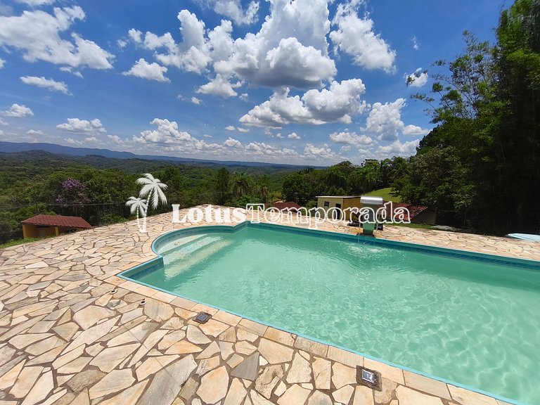 Chácara com 4 dormitórios e lazer completo LT0081