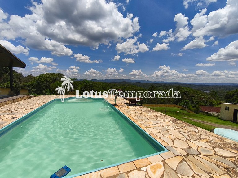 Chácara com 4 dormitórios e lazer completo LT0081