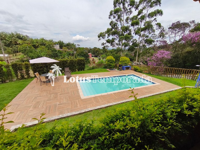 Chácara com piscina, conforto e lazer LT0085