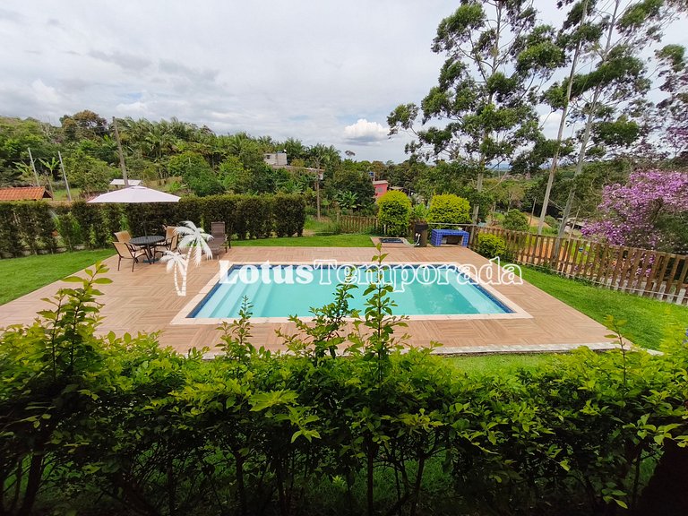 Chácara com piscina, conforto e lazer LT0085