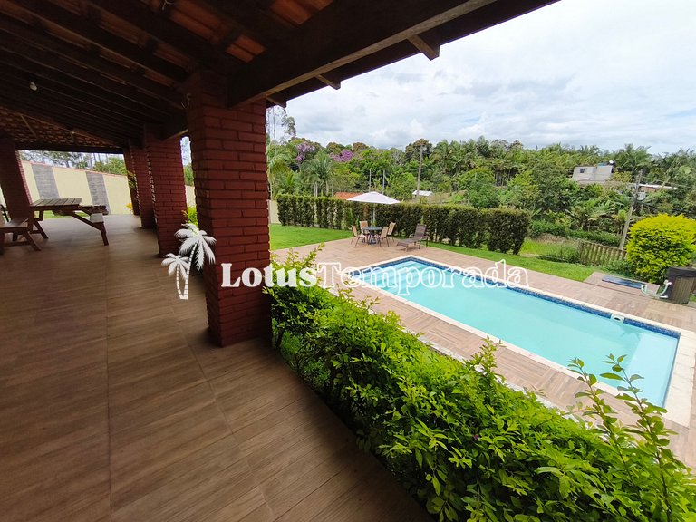 Chácara com piscina, conforto e lazer LT0085