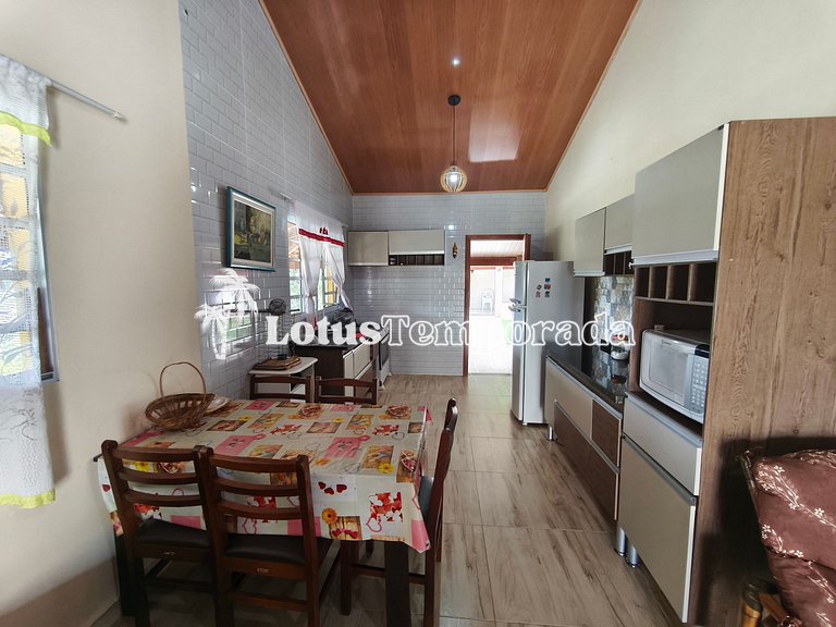 Chácara com piscina, conforto e lazer LT0085