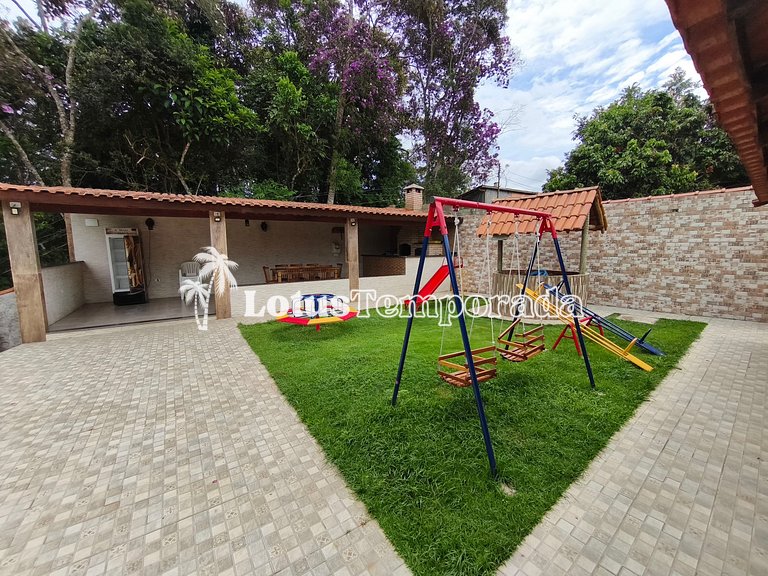 Chácara com piscina, conforto e lazer LT0085