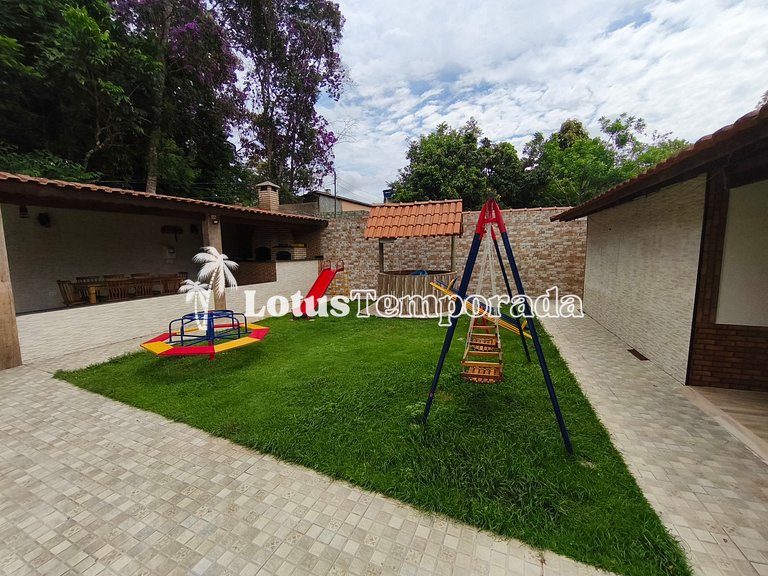 Chácara com piscina, conforto e lazer LT0085