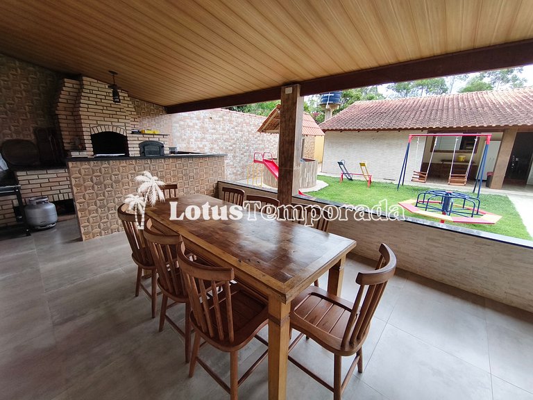 Chácara com piscina, conforto e lazer LT0085