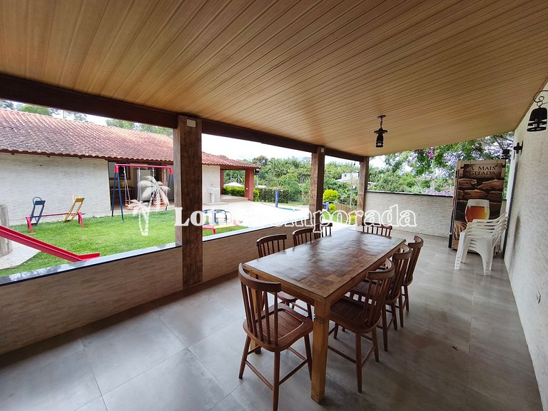Chácara com piscina, conforto e lazer LT0085