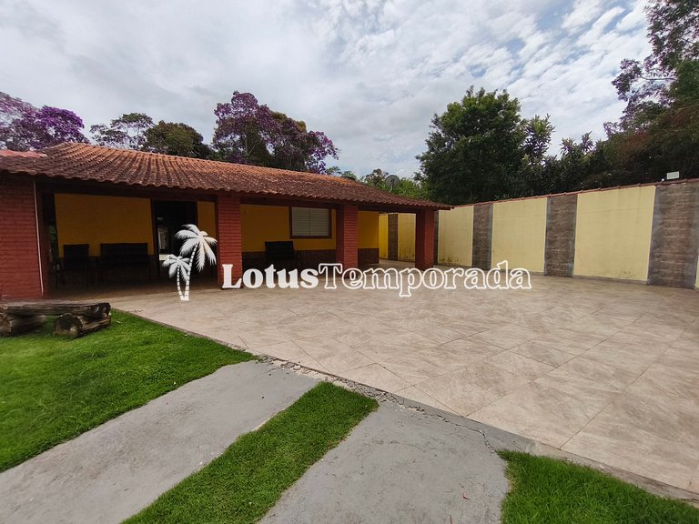 Chácara com piscina, conforto e lazer LT0085