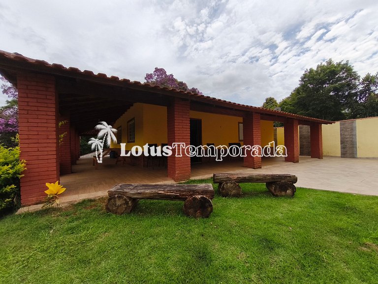 Chácara com piscina, conforto e lazer LT0085