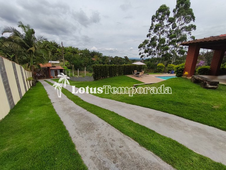 Chácara com piscina, conforto e lazer LT0085