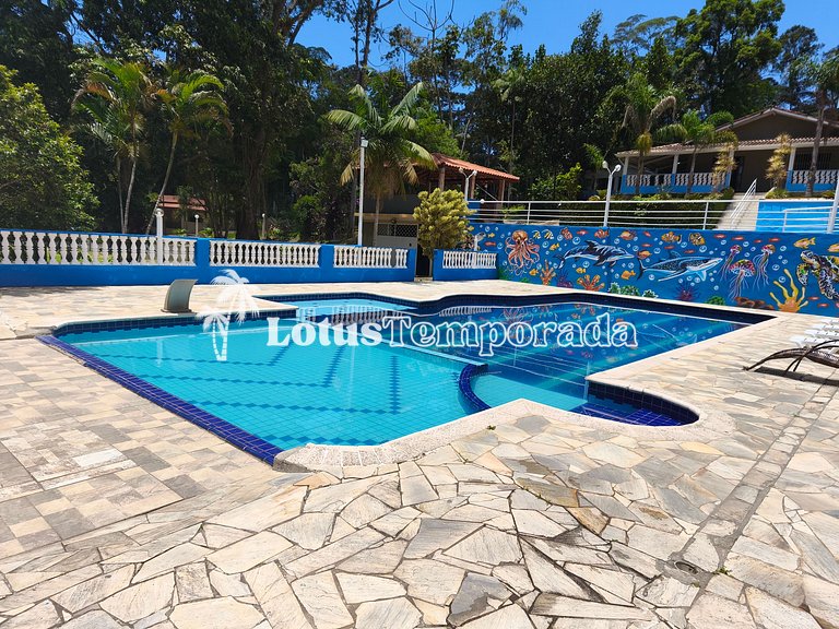 Sítio com piscina 16m, 4 dorms, lago e campo LT0027