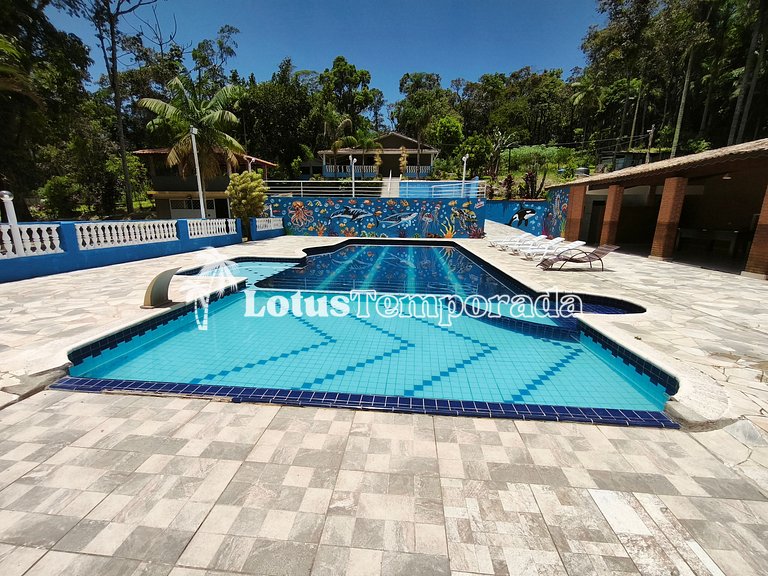 Sítio com piscina 16m, 4 dorms, lago e campo LT0027