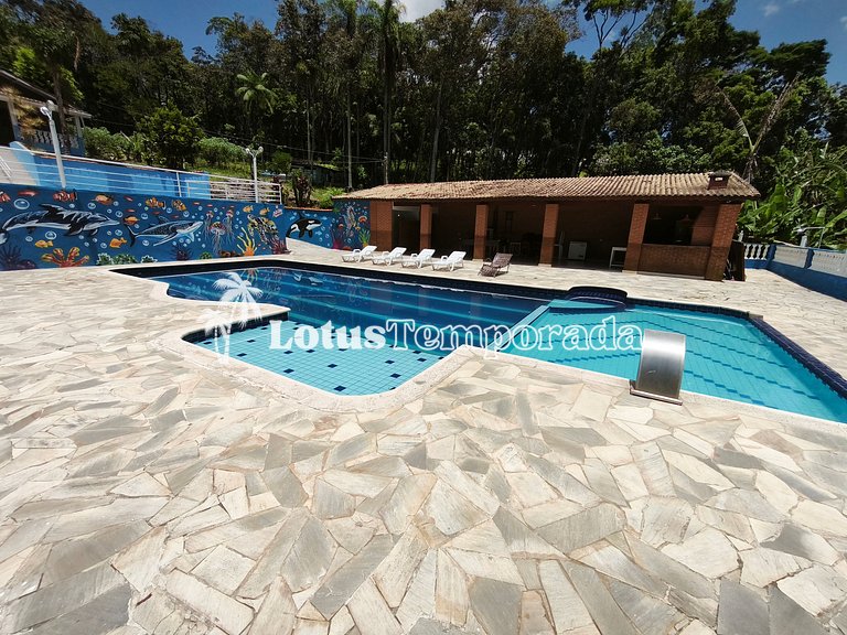 Sítio com piscina 16m, 4 dorms, lago e campo LT0027