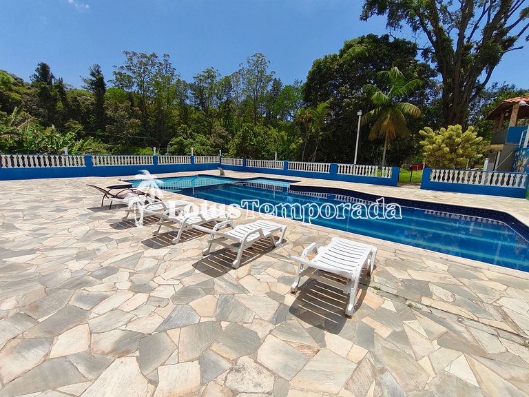 Sítio com piscina 16m, 4 dorms, lago e campo LT0027