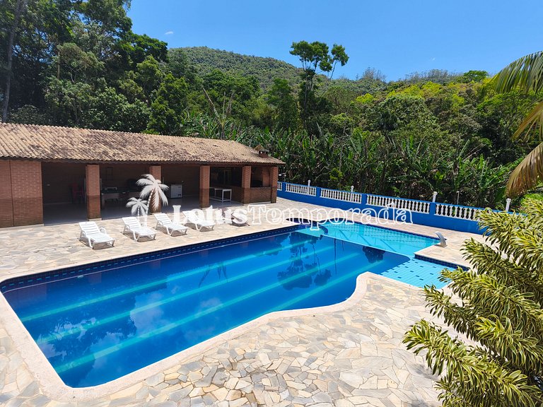 Sítio com piscina 16m, 4 dorms, lago e campo LT0027