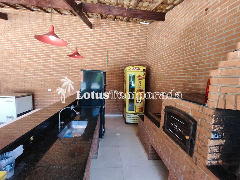 Sítio com piscina 16m, 4 dorms, lago e campo LT0027