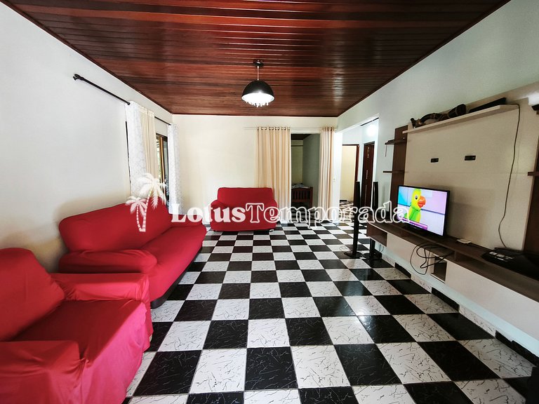 Sítio com piscina 16m, 4 dorms, lago e campo LT0027