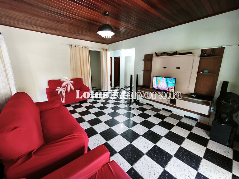 Sítio com piscina 16m, 4 dorms, lago e campo LT0027