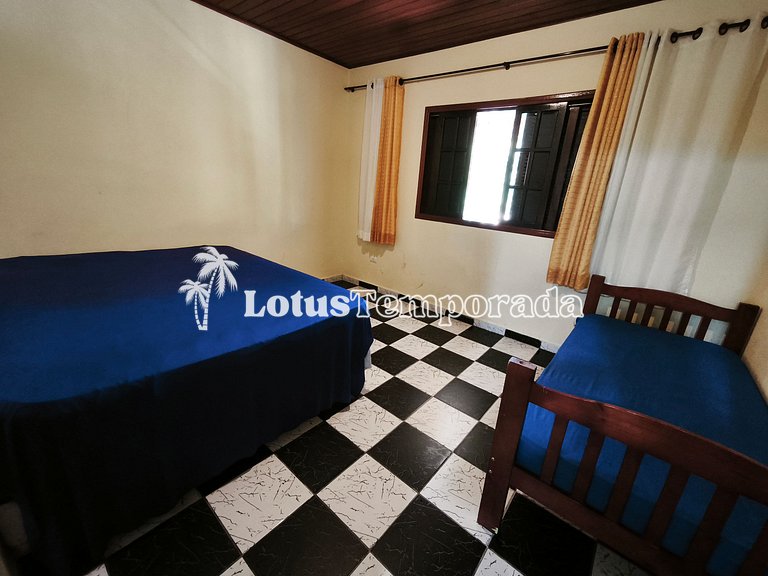 Sítio com piscina 16m, 4 dorms, lago e campo LT0027