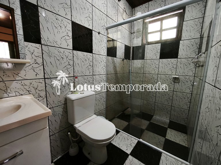 Sítio com piscina 16m, 4 dorms, lago e campo LT0027