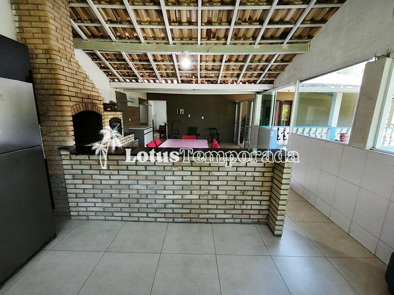 Sítio com piscina 16m, 4 dorms, lago e campo LT0027