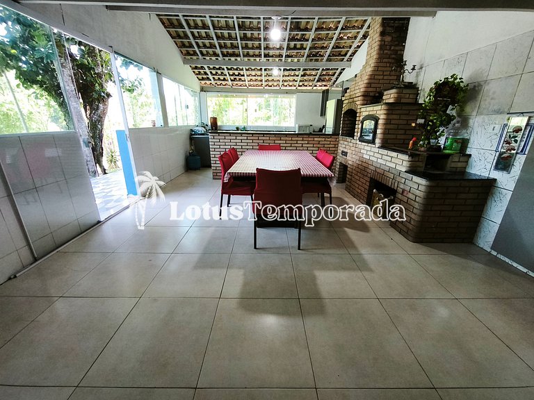 Sítio com piscina 16m, 4 dorms, lago e campo LT0027