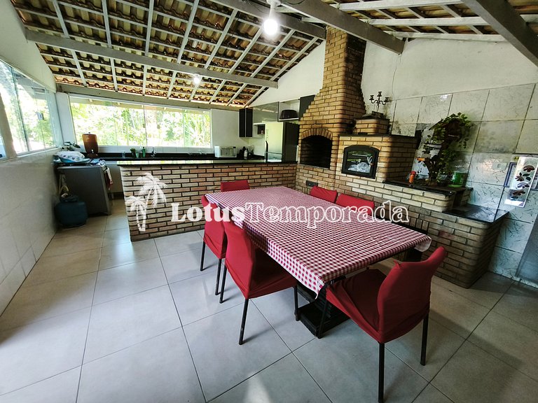 Sítio com piscina 16m, 4 dorms, lago e campo LT0027