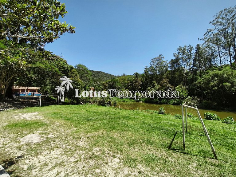 Sítio com piscina 16m, 4 dorms, lago e campo LT0027