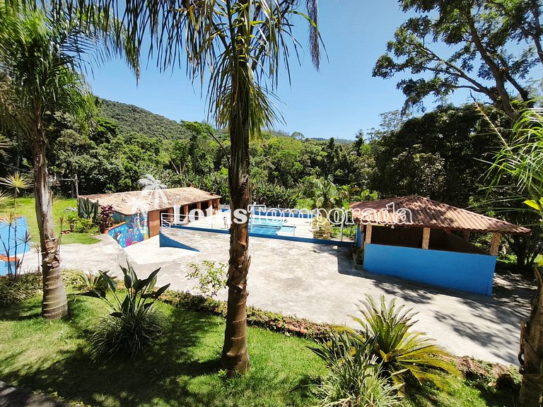 Sítio com piscina 16m, 4 dorms, lago e campo LT0027