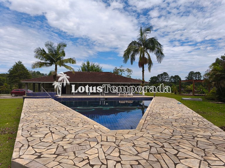 Sítio com piscina, ofurô e pesca esportiva LT0089