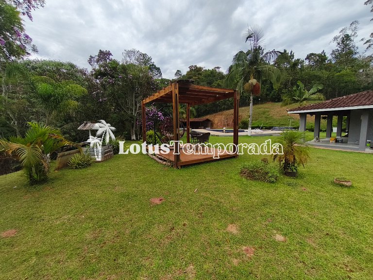 Sítio com piscina, ofurô e pesca esportiva LT0089