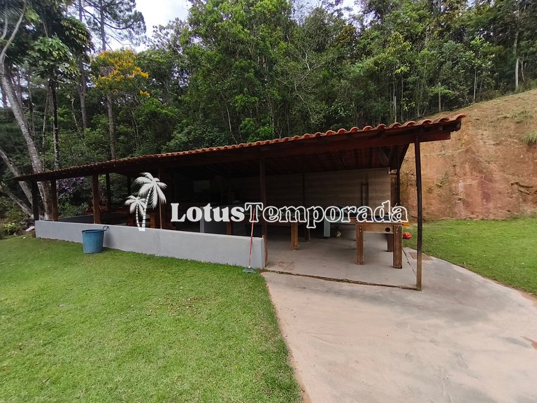 Sítio com piscina, ofurô e pesca esportiva LT0089