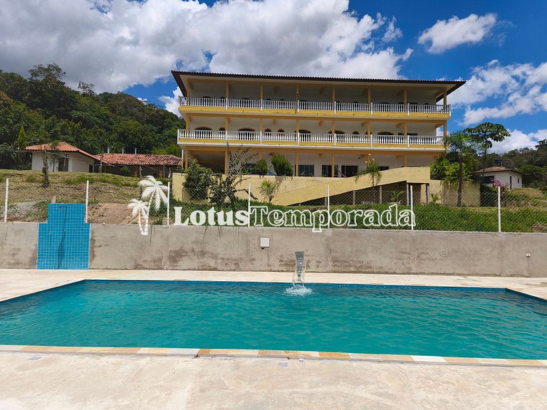 Sítio com 10 suítes e estrutura para eventos LT0088