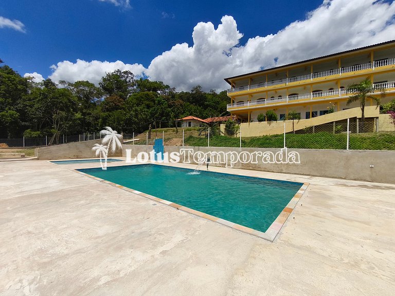 Sítio com 10 suítes e estrutura para eventos LT0088