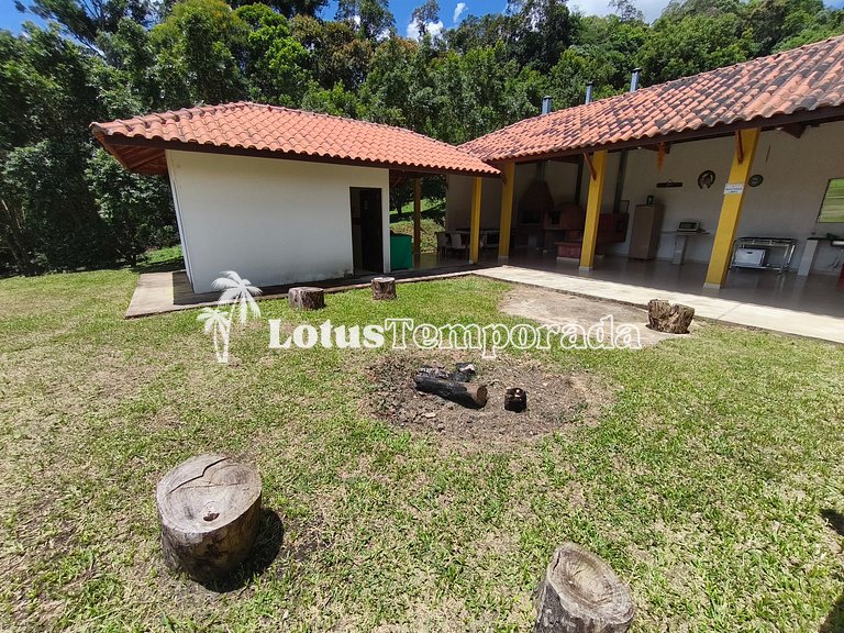 Sítio com 10 suítes e estrutura para eventos LT0088