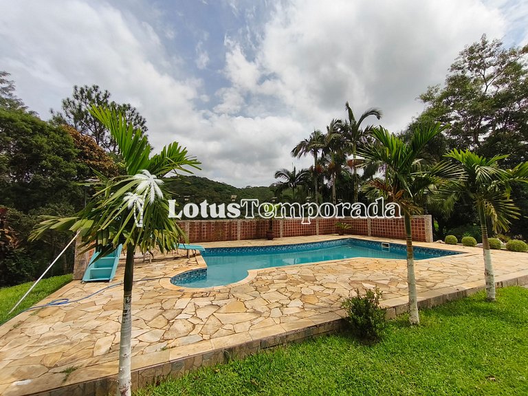 Chácara familiar com lago e fácil acesso LT0090