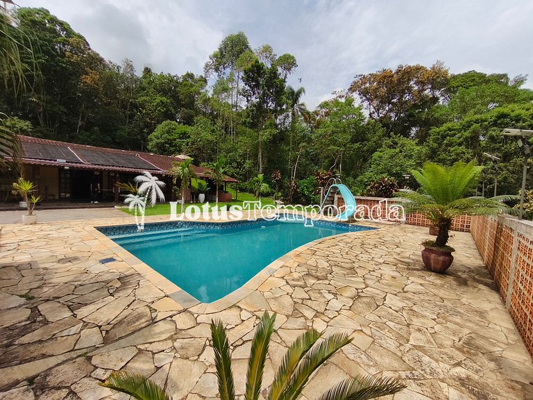 Chácara familiar com lago e fácil acesso LT0090