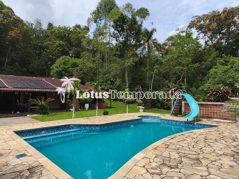 Chácara familiar com lago e fácil acesso LT0090