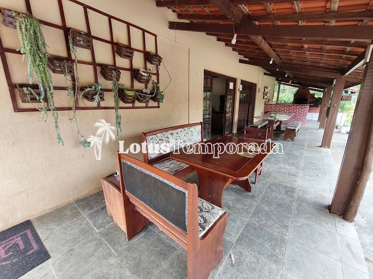 Chácara familiar com lago e fácil acesso LT0090