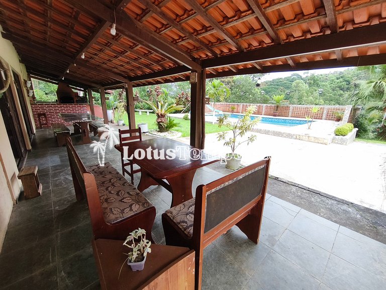 Chácara familiar com lago e fácil acesso LT0090