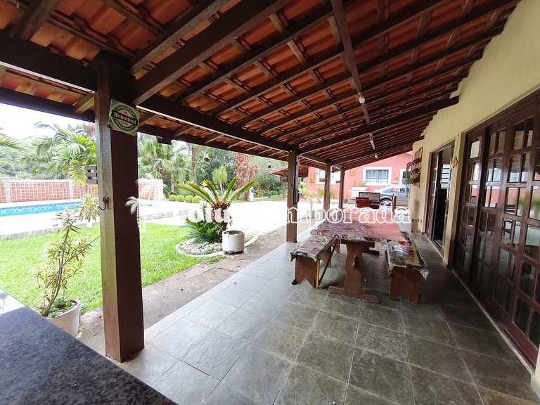 Chácara familiar com lago e fácil acesso LT0090