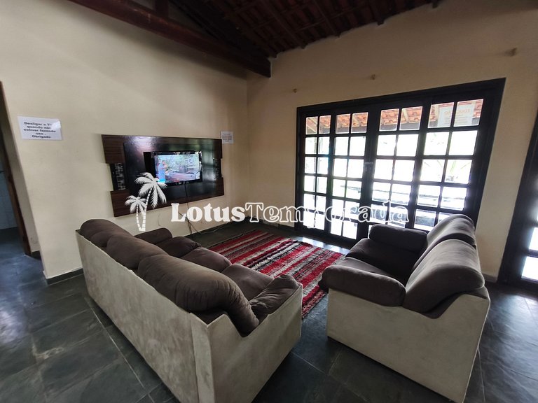 Chácara familiar com lago e fácil acesso LT0090