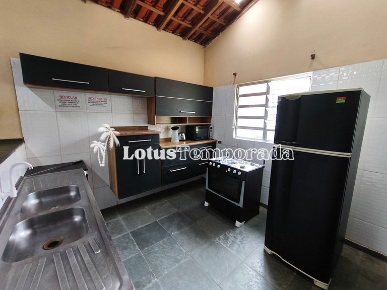 Chácara familiar com lago e fácil acesso LT0090