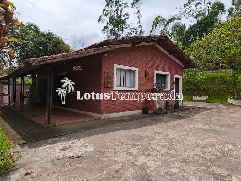 Chácara familiar com lago e fácil acesso LT0090