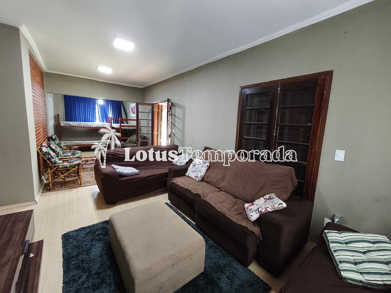 Chácara familiar com lago e fácil acesso LT0090