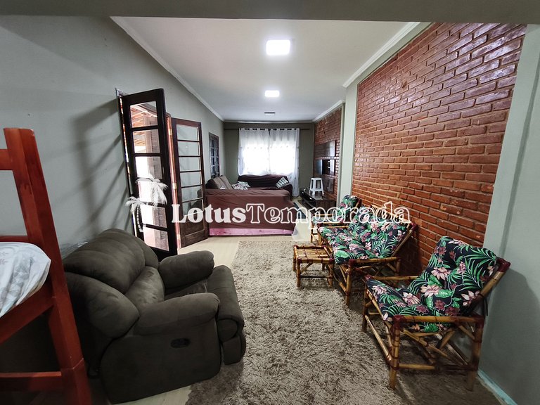 Chácara familiar com lago e fácil acesso LT0090