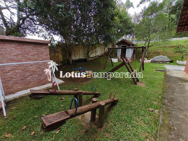 Chácara familiar com lago e fácil acesso LT0090