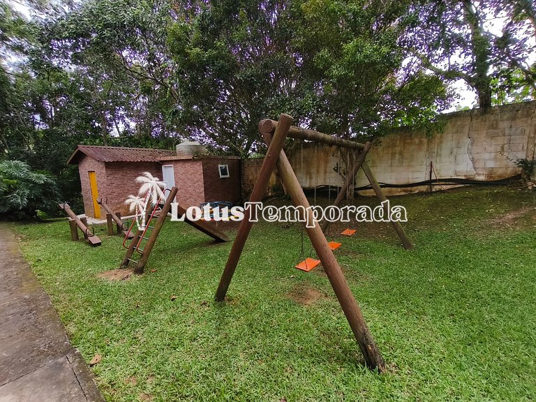 Chácara familiar com lago e fácil acesso LT0090