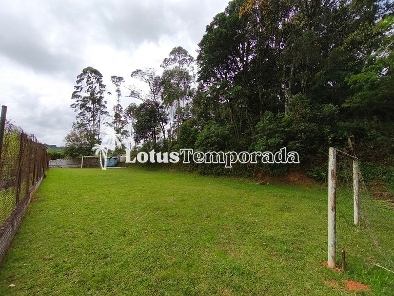 Chácara familiar com lago e fácil acesso LT0090