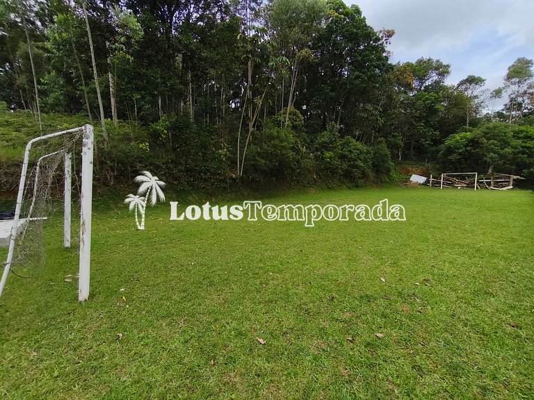 Chácara familiar com lago e fácil acesso LT0090